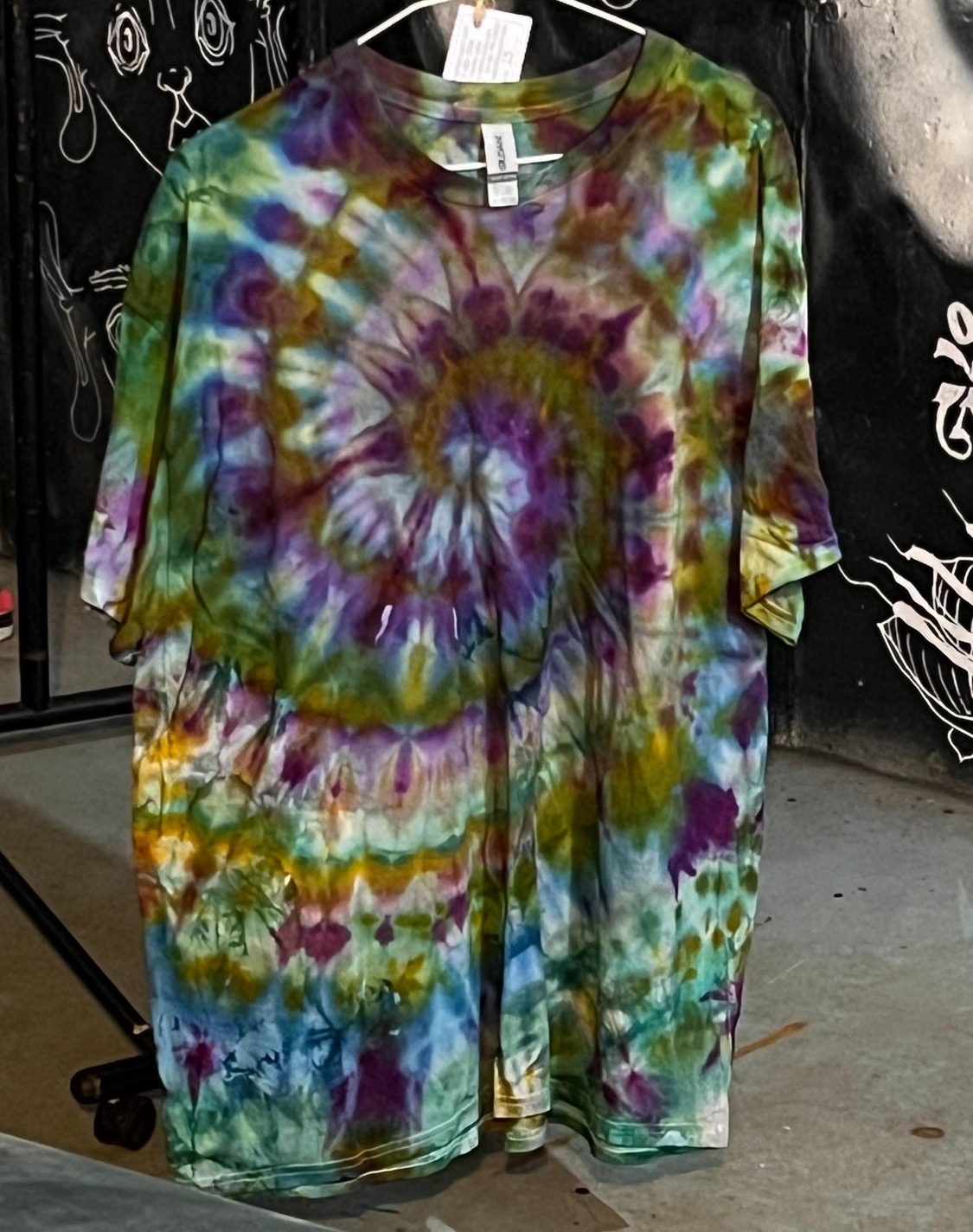 tie dye t-shirt 25$